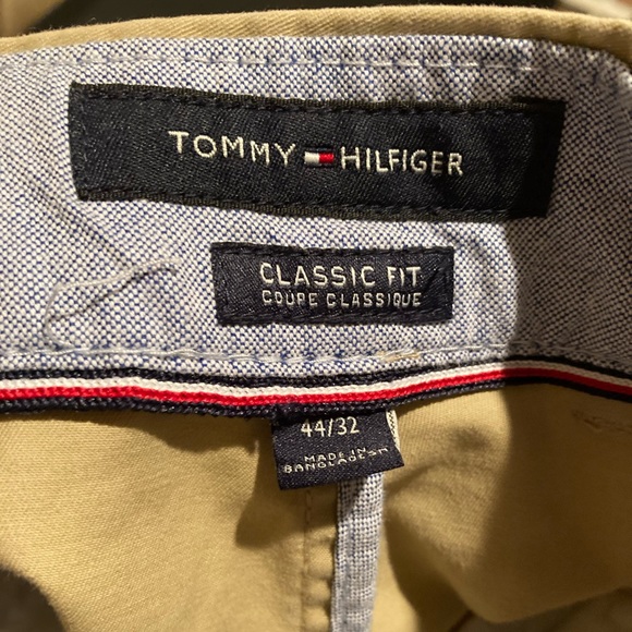 Tommy Hilfiger flat front khakis 44x32 - Picture 3 of 3